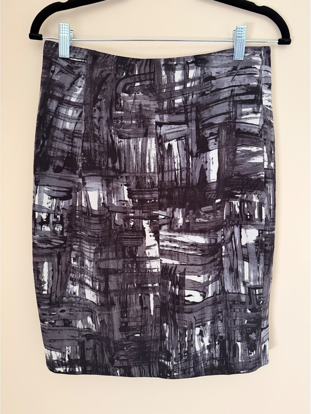 4 Vince. Pencil Skirt, silk/spandex, like new